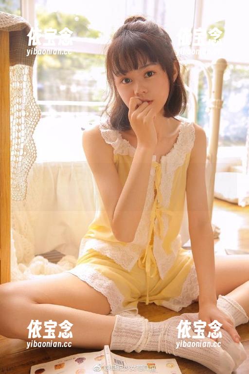 美媛馆 - 走进Carina绮里嘉的美足新篇章，细细品味每一幅生动的美图照片.txt
