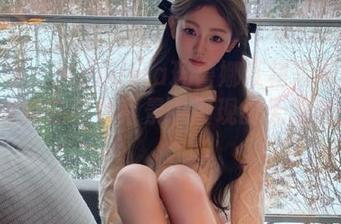 美媛馆 - Manuela玛鲁娜红裙写真合集：观看她在红色背景中展现的无限魅力.txt