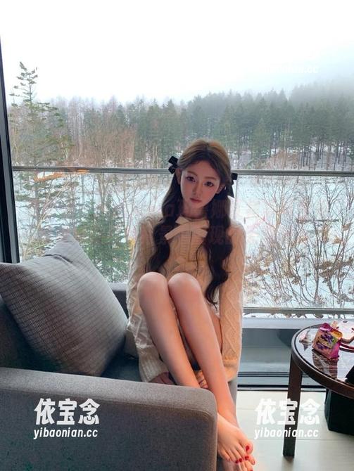 美媛馆 - Manuela玛鲁娜红裙写真合集：观看她在红色背景中展现的无限魅力.txt