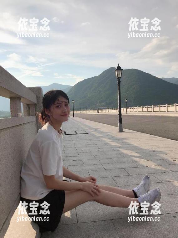 美媛馆 - 夏茉GIGI丝袜写真分享：她如何通过每一幅作品展现女性的自信与优雅.txt