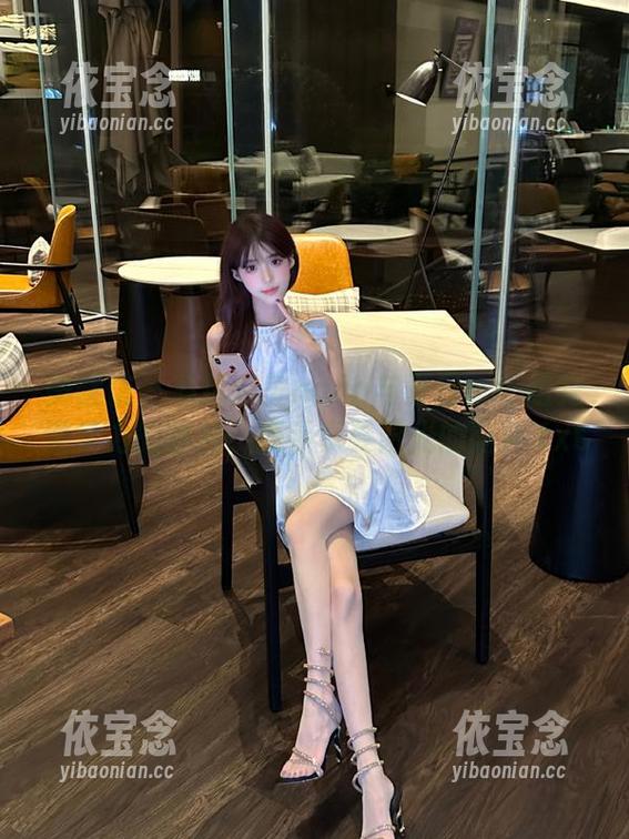 美媛馆 - 私拍奈美nana与夏日：一组充满活力的图片，携手享受阳光的陪伴.txt