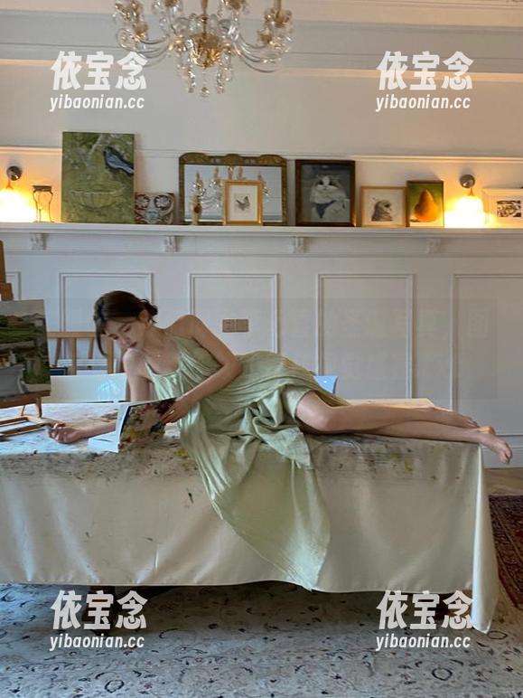 美媛馆 - 热门博主李七喜的圣诞写真，图包与原图带你领略绝佳视觉盛宴.txt