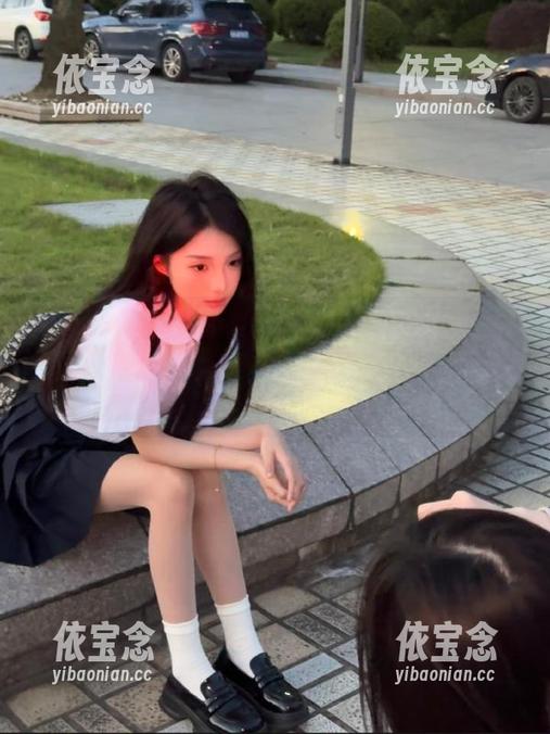 美媛馆 - 许诺Sabrina泳装魅力大全：分享专属图库，捕捉她在水边的动人瞬间.txt