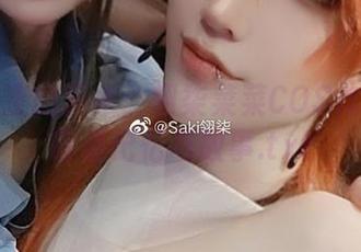 校园蜕变的艺术：翎柒菜菜COS作品中的青春记忆与故事.txt