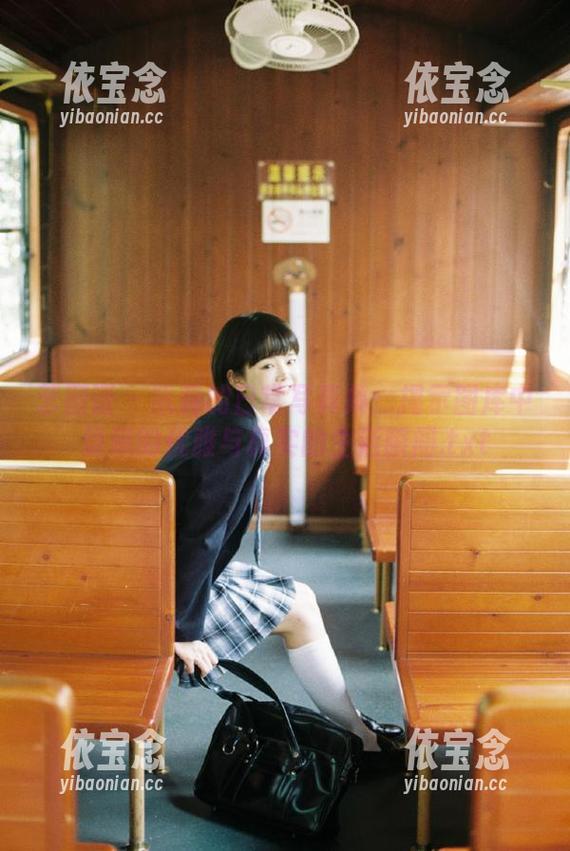 艺图语 - 凯莉的日常写真集：揭示图库中隐藏的优雅与真实的生活瞬间.txt