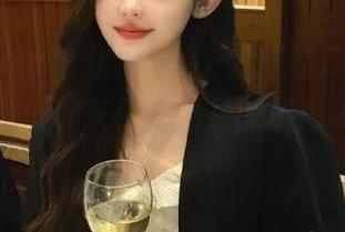 花漾show - 优雅Egg-尤妮丝Egg油亮写真合集，带来极致品质的摄影资源体验！.txt