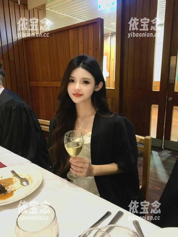 花漾show - 优雅Egg-尤妮丝Egg油亮写真合集，带来极致品质的摄影资源体验！.txt