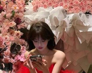 花漾show - 追随宋KiKi的步伐，打开她的套装合集，发现每一张写真背后的故事！.txt