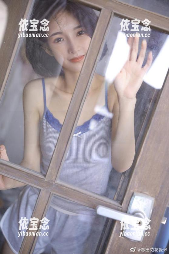 花漾show - 小海臀全新发布：天台写真作品集，最新潮流与你不期而遇.txt