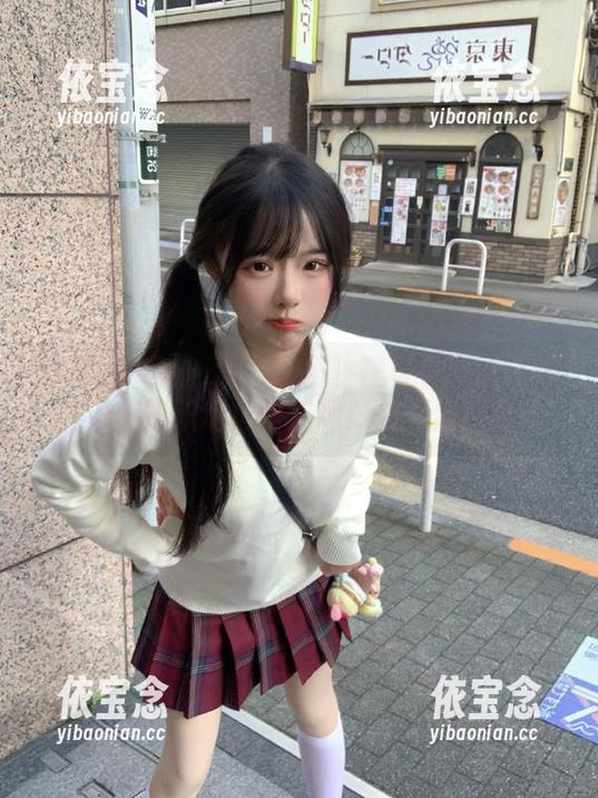 花漾show - 梦心月职业装写真原图曝光，这样的职场风格你绝对想不到！.txt