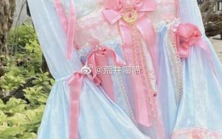 在荒井喵喵的情人节自拍照片合集中，寻找爱与快乐.txt