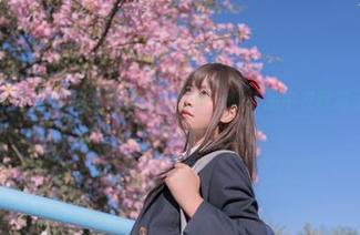 分享萌芽儿o0浴巾写真原图：在每一幅作品中发现属于她的故事.txt