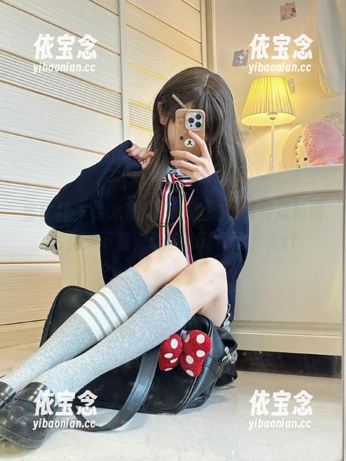 蜜桃社 - 铃木演绎泳衣之美，独特风格图片免费下载，让你心动不已！.txt