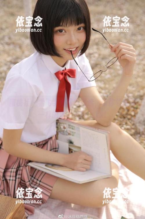 蜜桃社 - 雪飞学姐写真精选，带你领略不一样的青春风貌！.txt