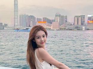袜啵啵 - 重磅推出小沫日常福利图集，捕捉她生活中的每一个动人瞬间与微笑！.txt