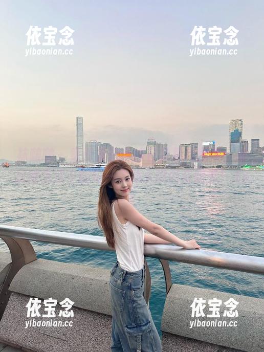 袜啵啵 - 重磅推出小沫日常福利图集，捕捉她生活中的每一个动人瞬间与微笑！.txt