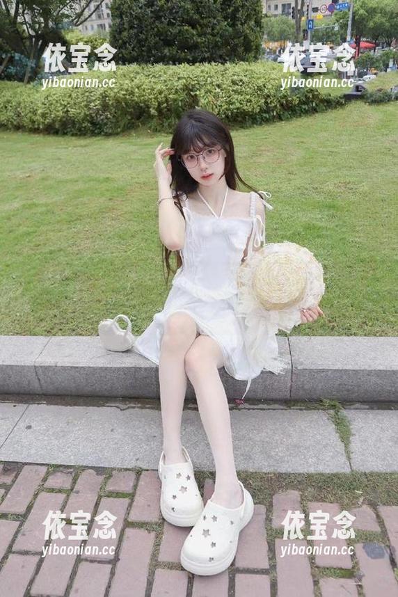 袜啵啵 - 一双双的故事：小淳与她的两双高跟鞋在美图中讲述时尚传奇.txt