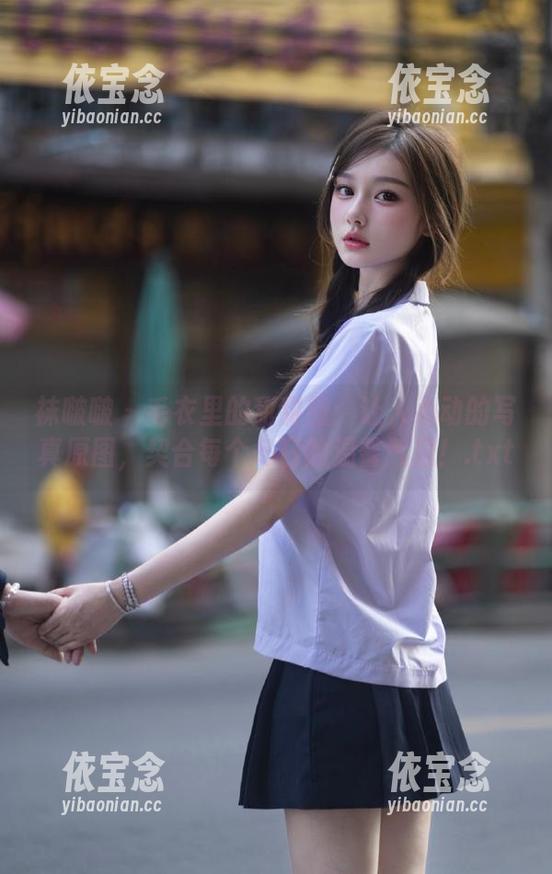 袜啵啵 - 毛衣里的甜甜圈：让人心动的写真原图，契合每个冬日的温馨气息！.txt