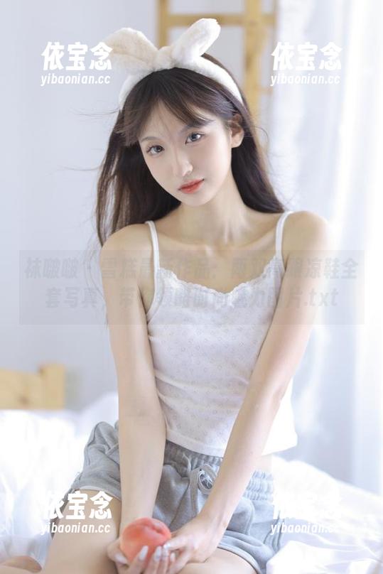 袜啵啵 - 雪糕最新作品：两双高跟凉鞋全套写真，带你领略时尚魅力图片.txt