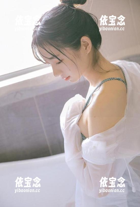袜小喵最新力作：帅气纯白喵写真原图，展现独特魅力与个性风格。.txt