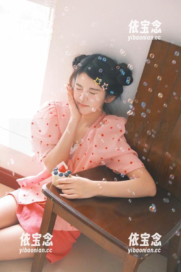 语画界 - 观看Cherry绯月樱的海边图包，海浪都为她驻足瞩目！.txt