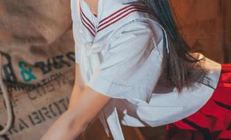 语画界 - 徐莉芝奶牛主题写真合集：生动壁纸，带来无限创意与温馨的乡村生活.txt