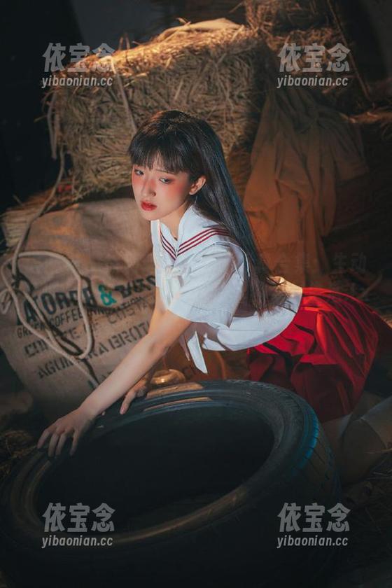 语画界 - 徐莉芝奶牛主题写真合集：生动壁纸，带来无限创意与温馨的乡村生活.txt