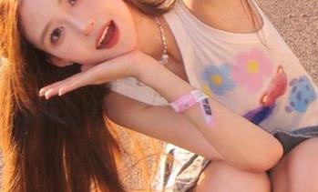 微密圈 - 美脚写真分享时间到！轩子巨2兔的足尖魅力引人瞩目！.txt