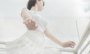 夏日的温暖与阿薰kaOri的魅力，快来在线浏览她的夏日图集吧！.txt