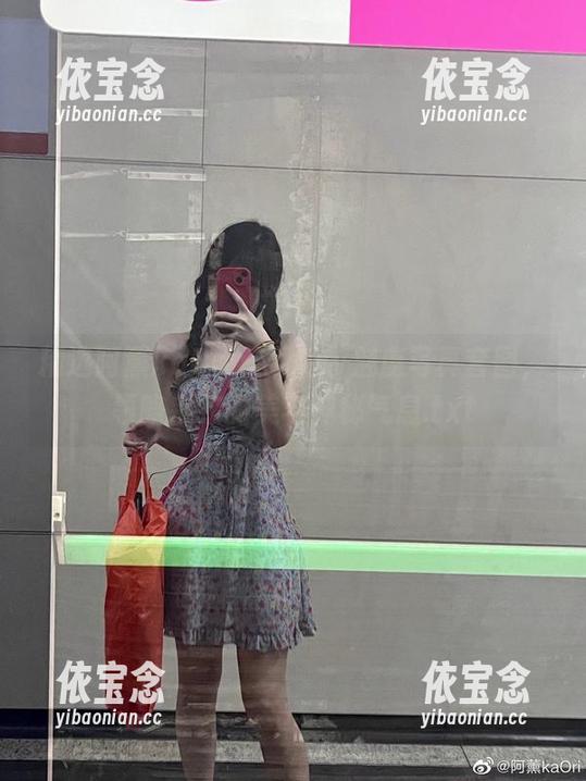 精选阿薰kaOri蓝羽毛w魅魔写真套图，领略别致的美与神秘气息.txt