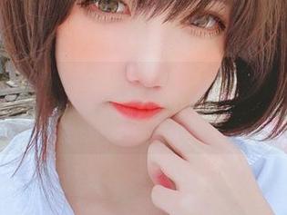 最新动态！阿薰kaOri分享银镜伊织写真，展现优雅与力量的完美结合.txt