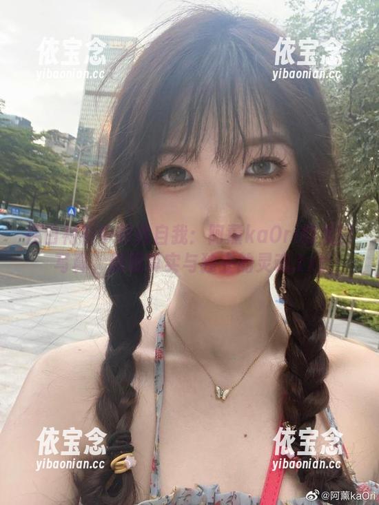 在白衬衫中寻找自我：阿薰kaOri的美图写真，展现真实与独立的灵魂.txt
