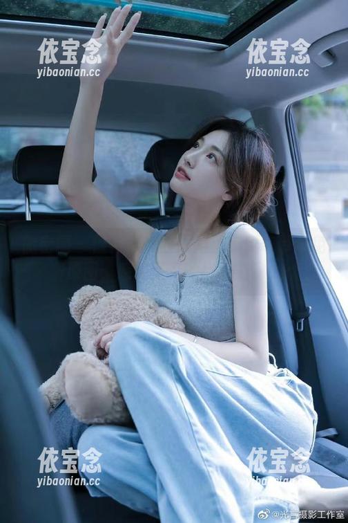 微密圈 - 惊艳的校园瞬间！陈佩奇带来免费原图，感受青春的每一刻！.txt