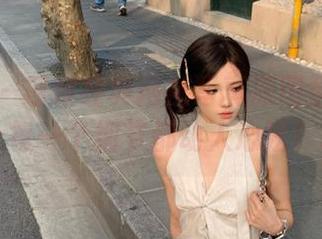 雅拉伊 - 瑶瑶经典网袜写真原图全新更新，让每一个细节都动人心弦！.txt