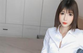 领略“雯粥粥”的礼服风韵：原图与照片展示她的风格与气质！.txt