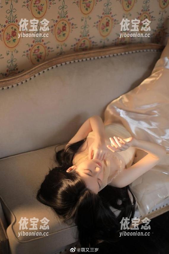 青丘女神 - 秋水的女友写真图册让我再次意识到，原来美女真的是“伤敌一千，自损八百”.txt