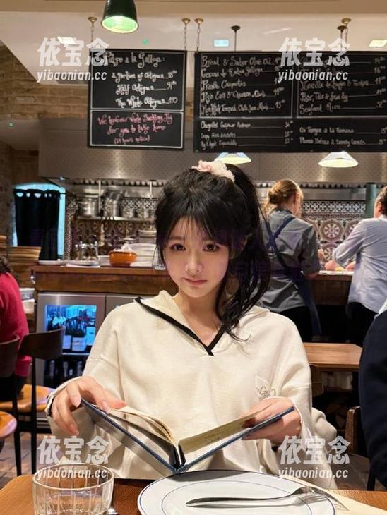 青豆客-伍月yuer 青豆客 - 伍月yuer短裙迷人合集:观看她如何用短裙展现女性的自信与魅力.txt