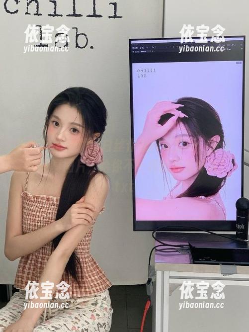 青豆客-王明明 青豆客 - 王明明白丝作品闪耀登场,分享最新写真图片,给你不一样的视觉体验!.txt