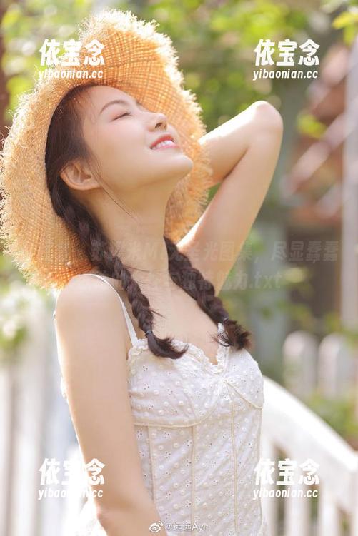 青豆客 - 苏糯米Mi无圣光图集，尽显蠢蠢欲动的个性与独特魅力.txt