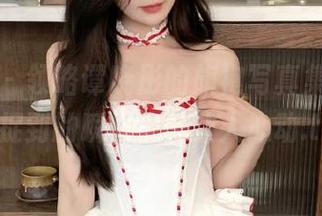 青豆客 - 领略谭晓彤的旗袍写真集，原图捕捉到的瞬间之美让人心动.txt