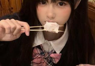青豆客 - 雪Baby最新制服写真：让人惊艳的图片，展示她作品中的无穷魅力.txt