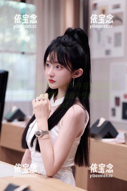 青豆客-黄歆苑chobits 青豆客 - 黄歆苑chobits牛仔裤图集更新:用牛仔裤展现我懒惰的个性和幽默感!.txt