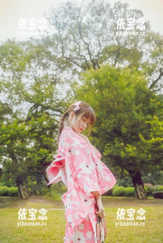 体验香川澪的黑兔定制写真，发现内心深处的美丽.txt