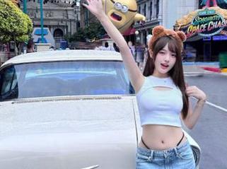 魅瞳meroko的体操服写真，观看她在镜头下勾勒出的动人故事.txt