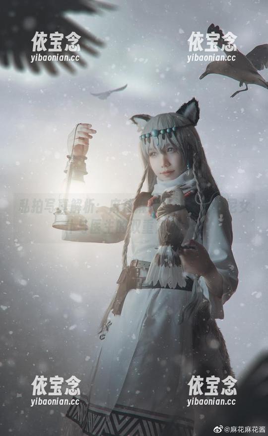 私拍写真解析：麻花麻花酱演绎比基尼女仆与医生的双重角色.txt